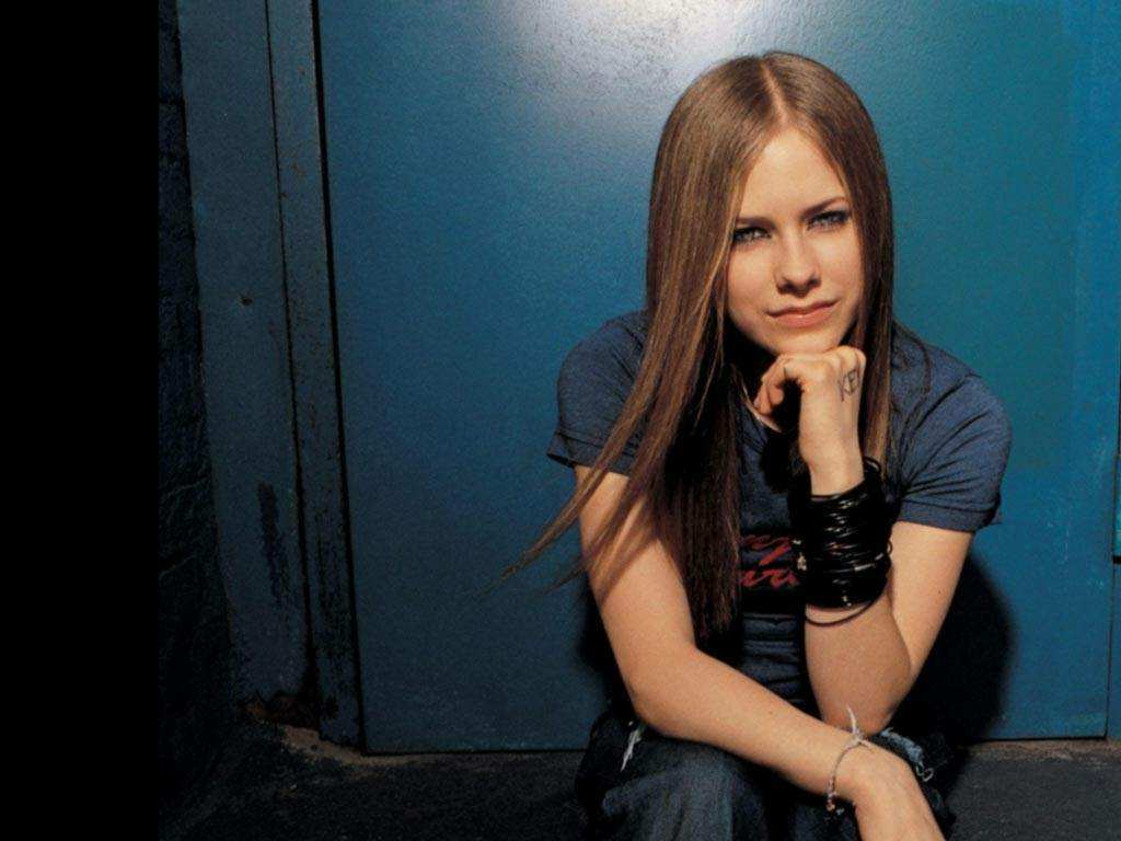     :  :   - Avril Lavigne 010