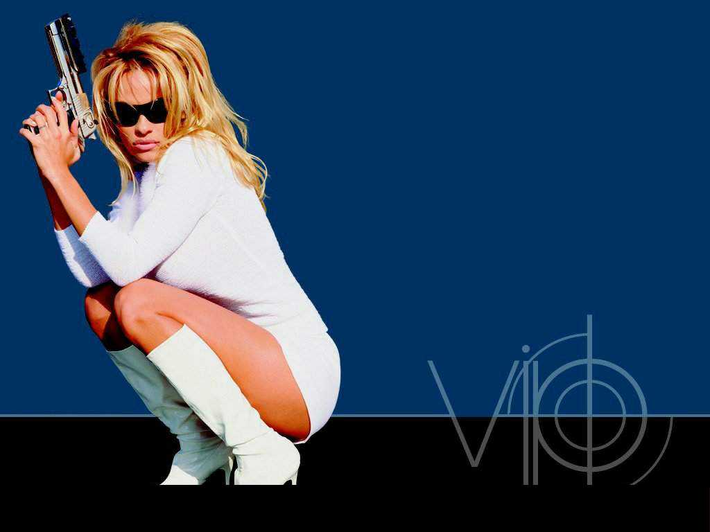     :  :   - Pamela Anderson 008